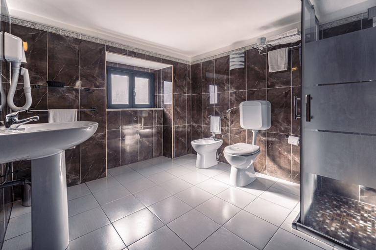 Bathroom 4, Hotel Villa Romeo, Catania