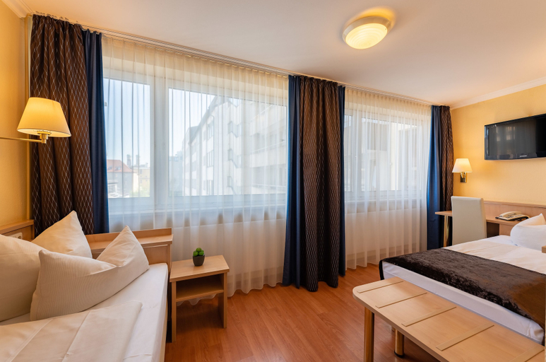 Bedroom 4, Hotel Royal, München