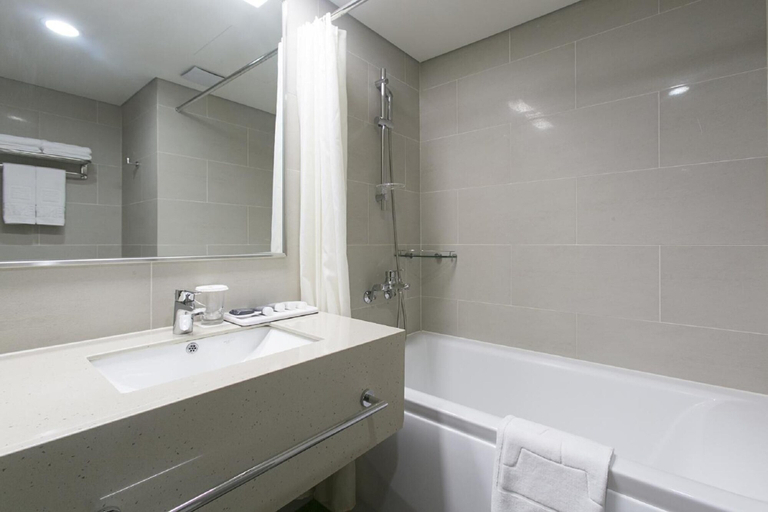 Bathroom 4, Aventree Hotel Busan, Jung