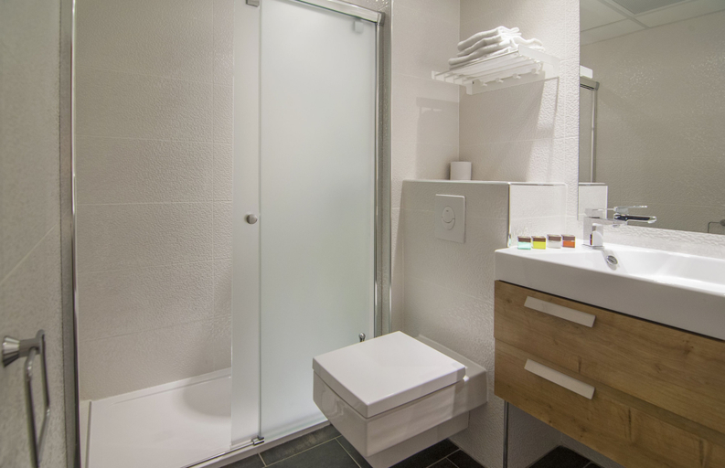 Bathroom 4, Hôtel Carré Vieux Port, Bouches-du-Rhône