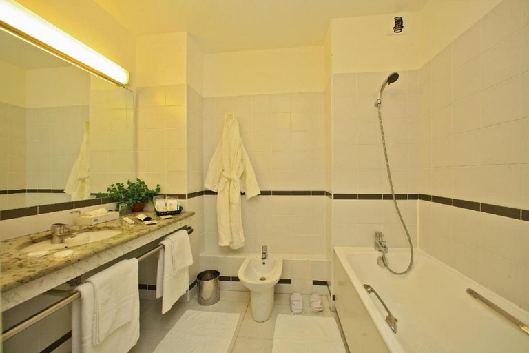 Bathroom 4, Hôtel du Château, Lot