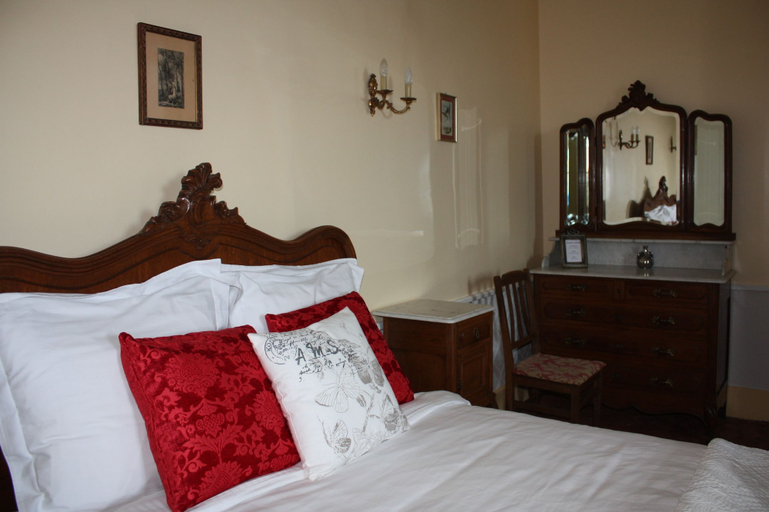 Bedroom 3, Château Latour, Nièvre