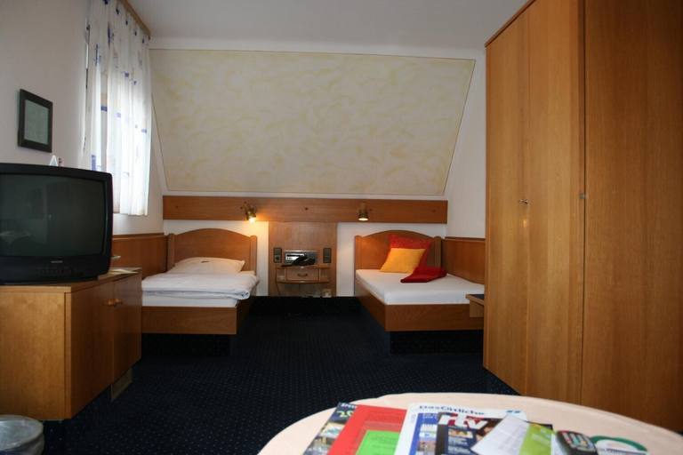 Bedroom 3, City Hotel Hanau, Main-Kinzig-Kreis