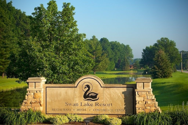 Exterior & Views 2, Swan Lake Resort, Marshall