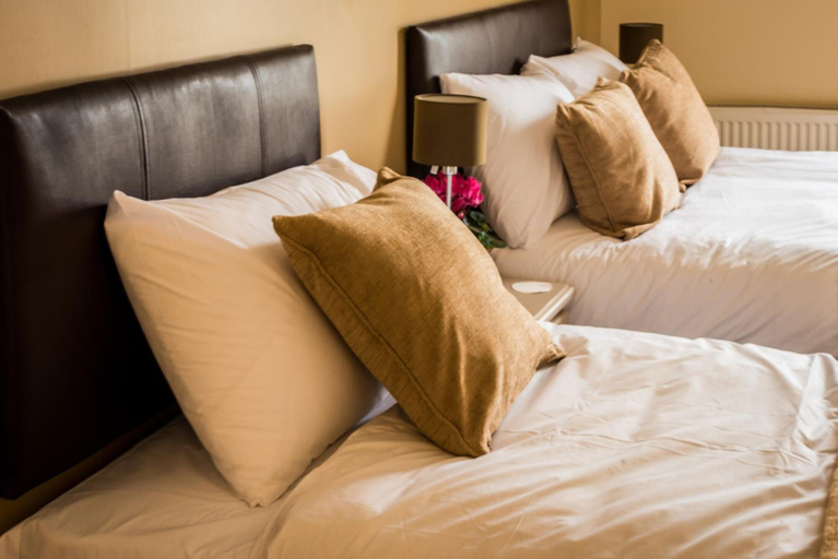 Bedroom 2, The Longboat Inn, Cornwall