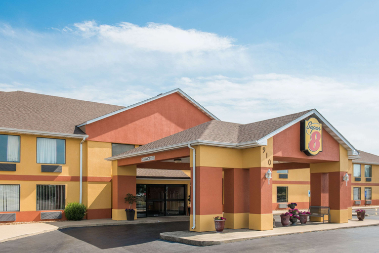 Exterior & Views 1, Super 8 by Wyndham Troy IL/St. Louis Area, Madison