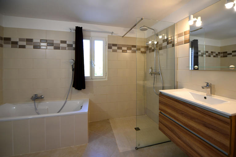 Bathroom 4, Résidence Chiar' Di Luna, Corse-du-Sud
