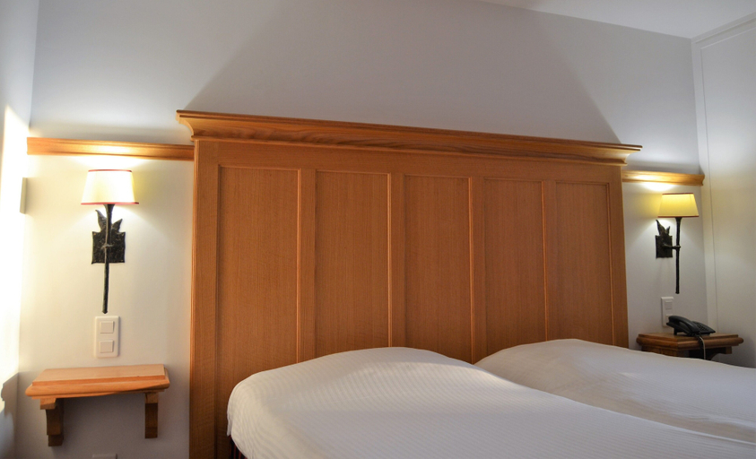 Bedroom 5, Kyriad Creil - Chantilly Nord, Oise