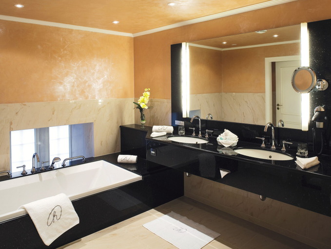 Bathroom 5, Hotel & Spa A la cour d'Alsace by HappyCulture, Bas-Rhin