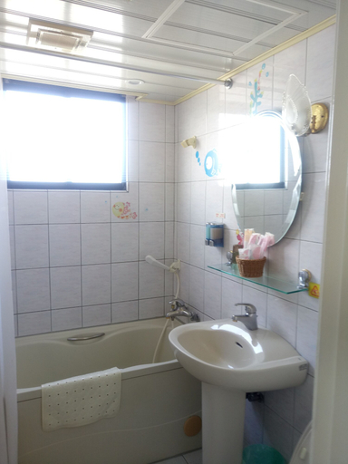 Bathroom 3, Hua Tong Hotel, Hualien