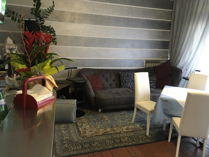 Others 5, Hotel Cortina, Verona
