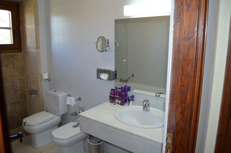 Bathroom 4, Parador Castillo De Monterrei, Ourense