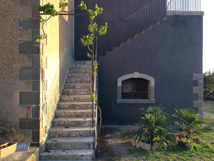 Exterior & Views 2, Zahara, Syracuse