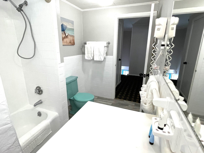 Bathroom 4, Ocean Breeze Motel, Barnstable