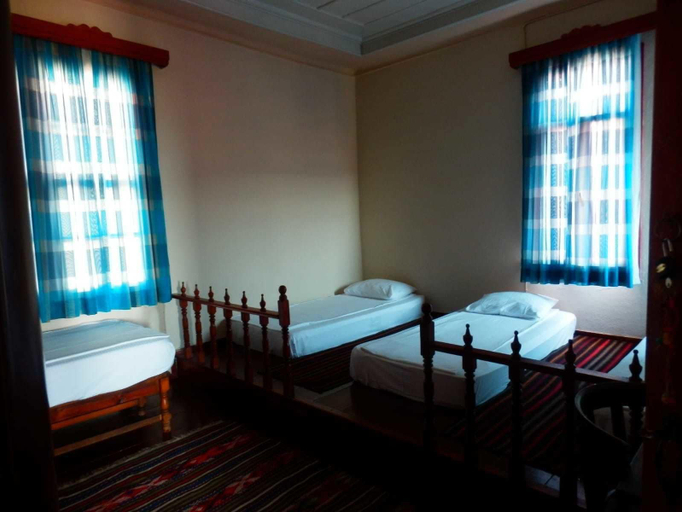 Room 3, Taksiyarhis Pension, Ayvalık
