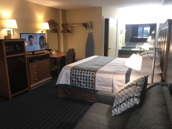 Bedroom 3, Swiss Chalets Village Inn, Carroll