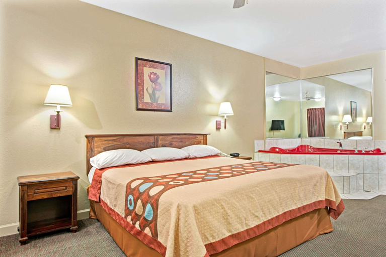 Bedroom 3, Super 8 by Wyndham St. Louis Airport, Saint Louis