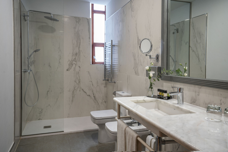 Bathroom 5, Hotel Hospes Palacio de Arenales & Spa, Cáceres