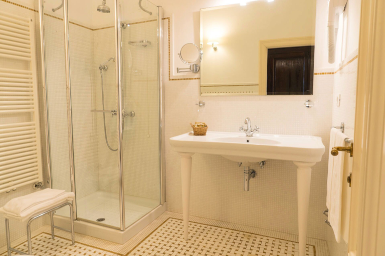Bathroom 3, Masseria Salamina, Brindisi