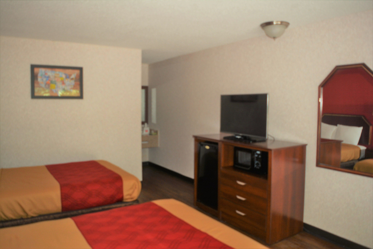 Bedroom 3, Economy Inn, James City