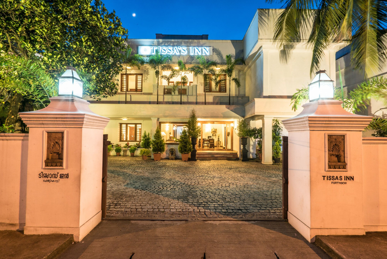Exterior & Views