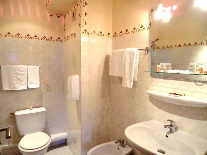 Bathroom 5, The Originals City, Hôtel du Parc, Avignon Est, Vaucluse