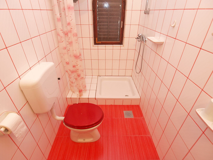 Bathroom 3, Apartment 940, Medulin