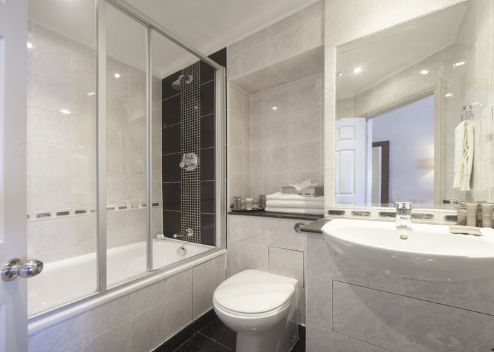 Bathroom 4, Gem Strathmore Hotel, London
