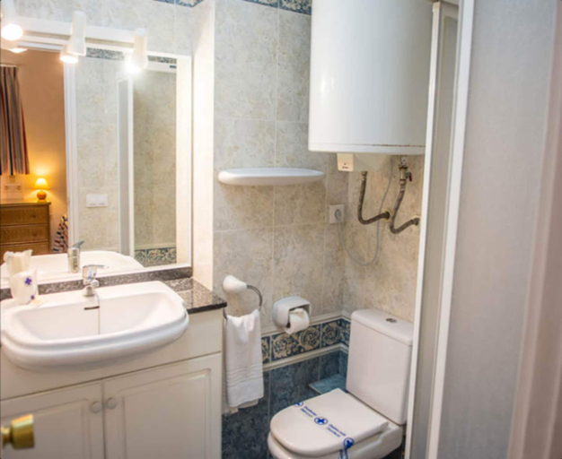 Bathroom, Vistamar Apartamentos, Baleares