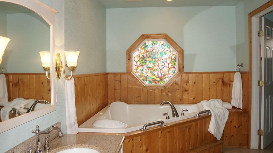 Bathroom 5, Coast Inn and Spa Fort Bragg, Mendocino