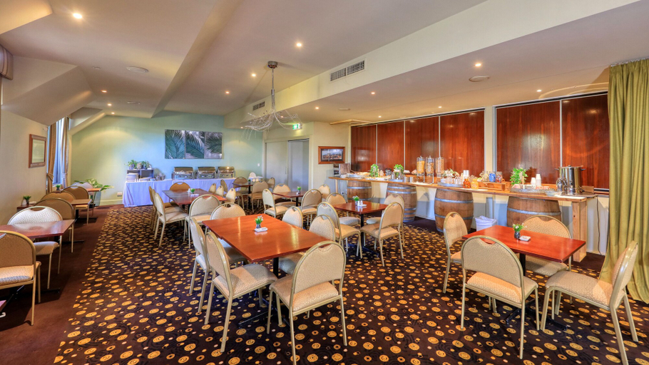 Food & Drinks 5, Swan Hill Resort, Swan Hill - Central