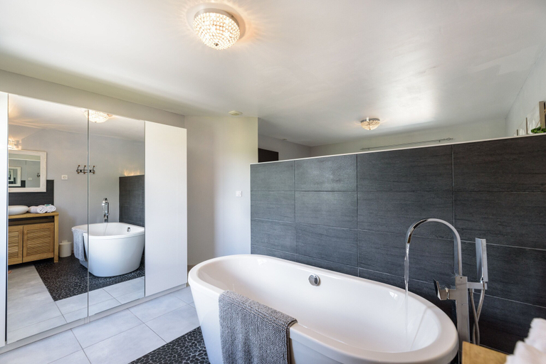 Bathroom 2, Villa Holidays, Hérault