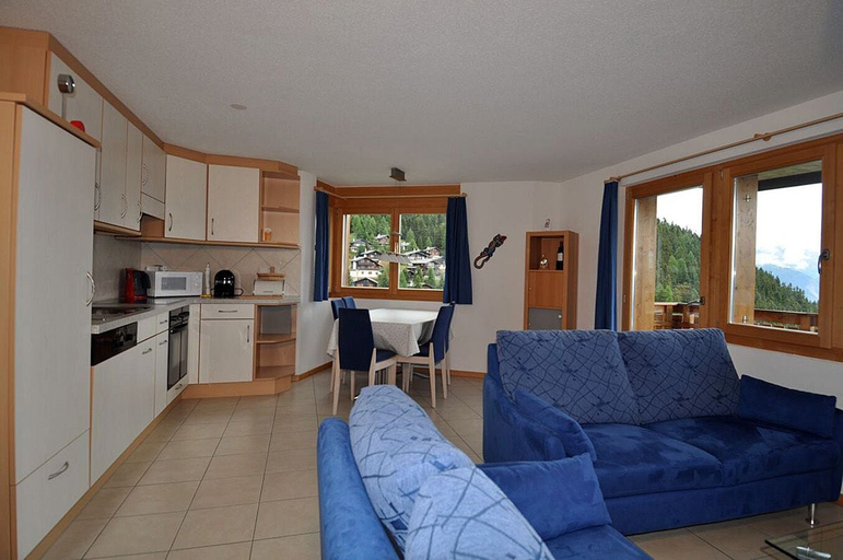 Living room 2, Camelot 4, Raron