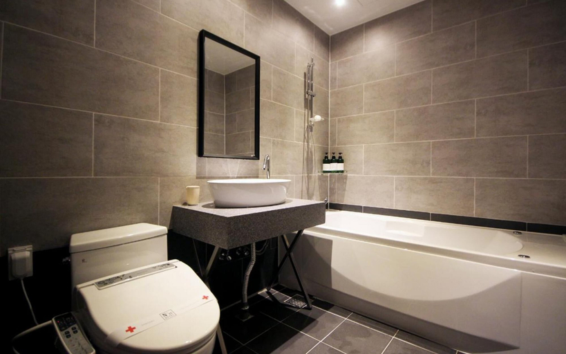 Bathroom 3, Changwon Masan No25 Odong, Masan