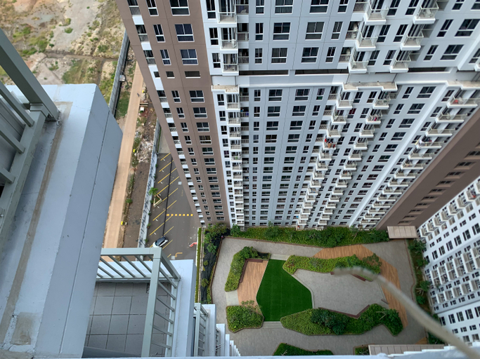Exterior & Views 3, Relaxing and Warm 2BR at Tokyo Riverside PIK 2 Apartment By Travelio, Tangerang