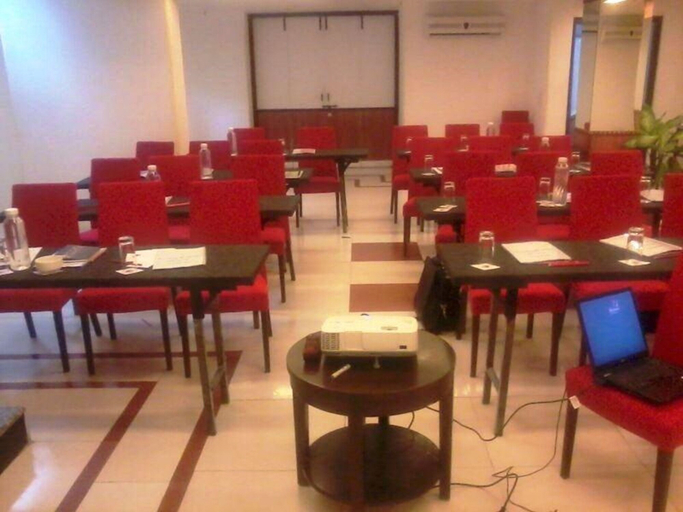 Food & Drinks 5, Clarks Inn Kailash Colony, Delhi