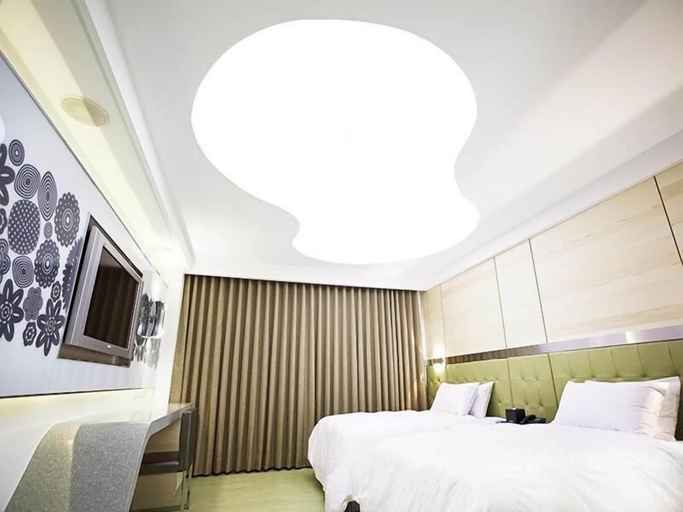 Bedroom 2, Royal Group Hotel Ho Yi Branch, Kaohsiung