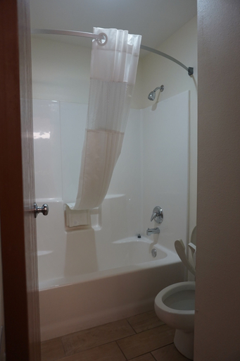 Bathroom 5, Baymont by Wyndham Bridgeport/Frankenmuth, Saginaw