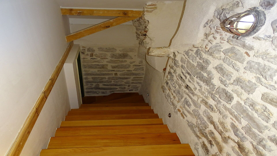 Others 5, Historic Stone House