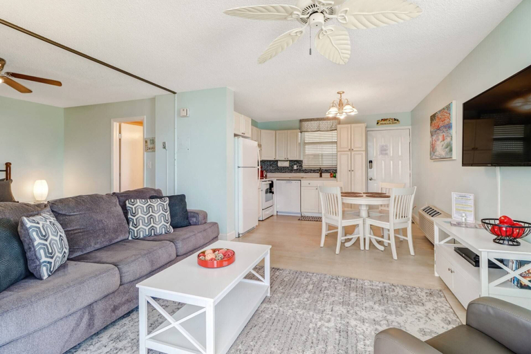 Others 5, Beach & Tennis 1504, Lee