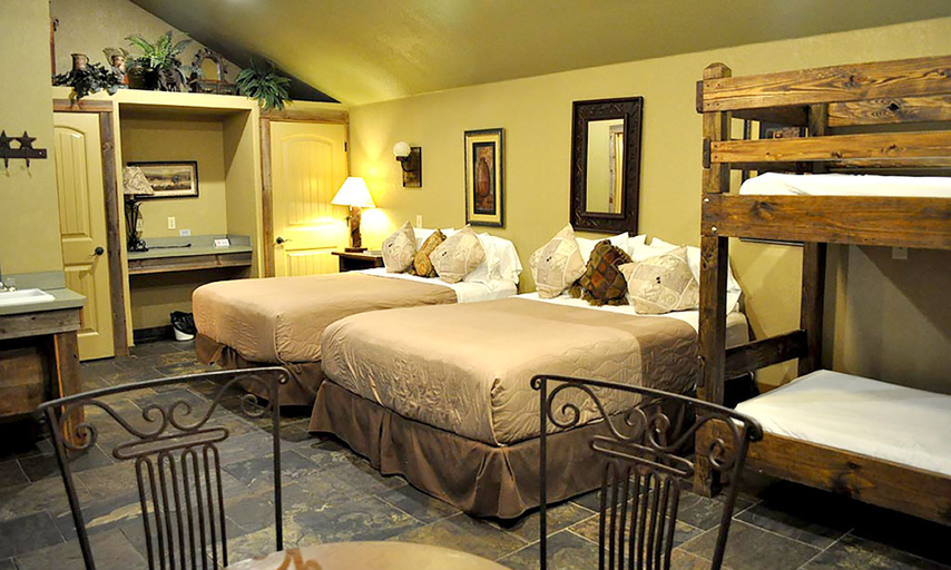 Bedroom 3, North Texas Jellystone Park, Johnson
