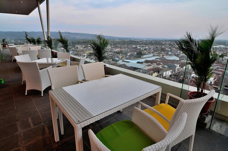Exterior & Views 26