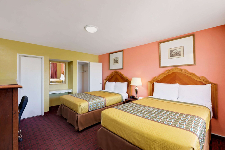 Bedroom 3, Knights Inn Big Spring, Howard