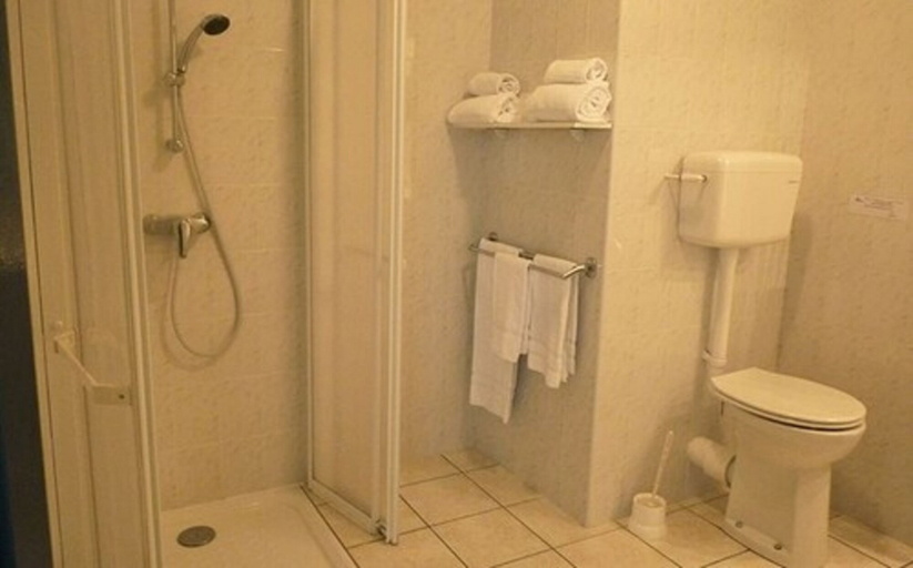 Bathroom 3, Village de Vacances Azureva Fournols, Puy-de-Dôme