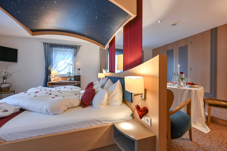 Bedroom 3, Villa Ludwig Suite Hotel & Chalet, Ostallgäu