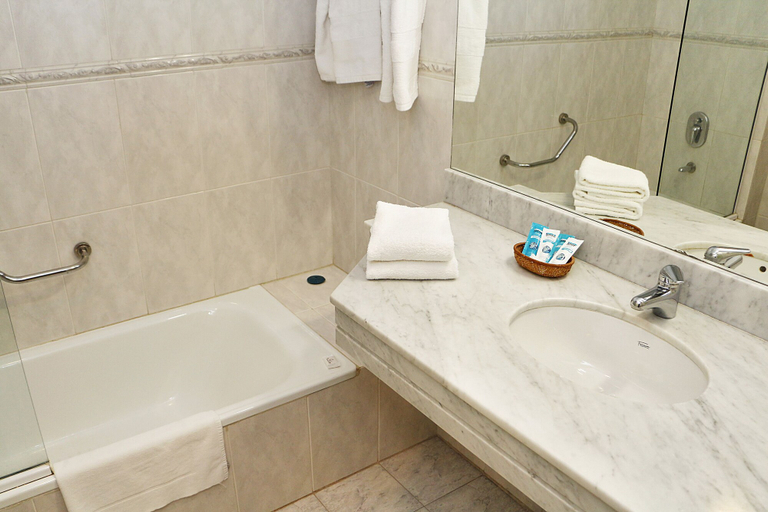 Bathroom 4, Paradores Austral Bahia Blanca, Bahía Blanca