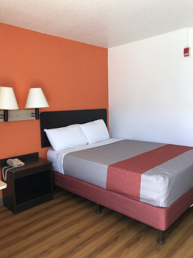 Bedroom 3, Motel 6 Santa Rosa, NM, Guadalupe