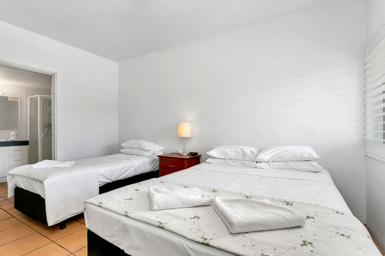Bedroom 2, Cairns Reef Apartments & Motel, Cairns