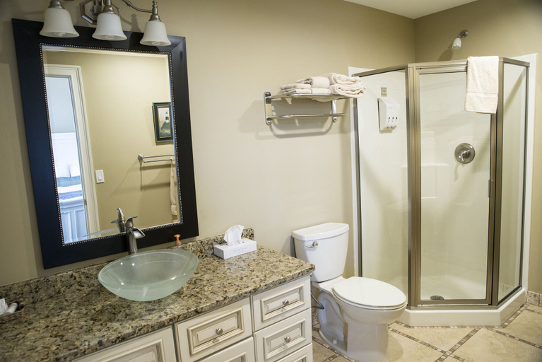Bathroom 4, Riverwalk Place Resort & Spa, Gladwin