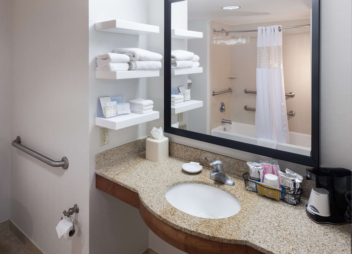 Bedroom 4, Hampton Inn & Suites Tulare, Tulare